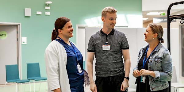 Kuvassa ammattilaisia Lahden Perhekeskukselta
